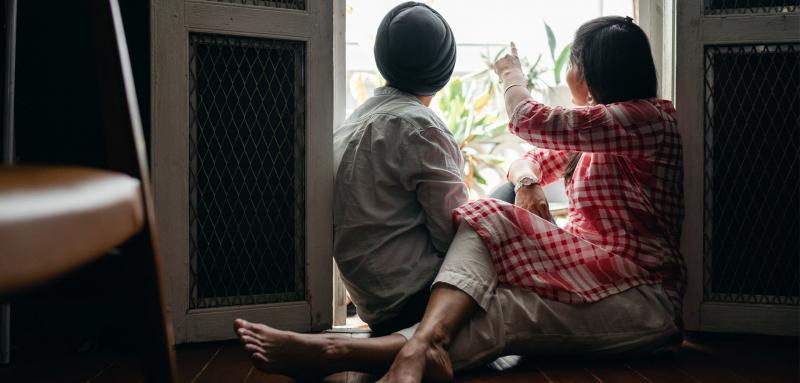 Husband and wife spending time at home (photo by Ketut Subiyanto from Pexels)